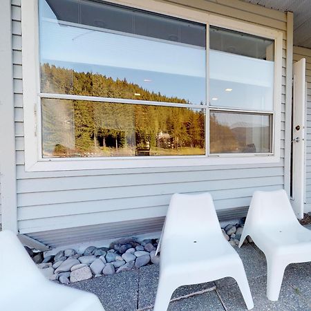 Lakefront Oasis By Harmony Whistler Exterior foto